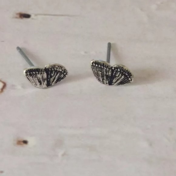 🍒2/$25 Butterfly Wing Earrings - Picture 4 of 6